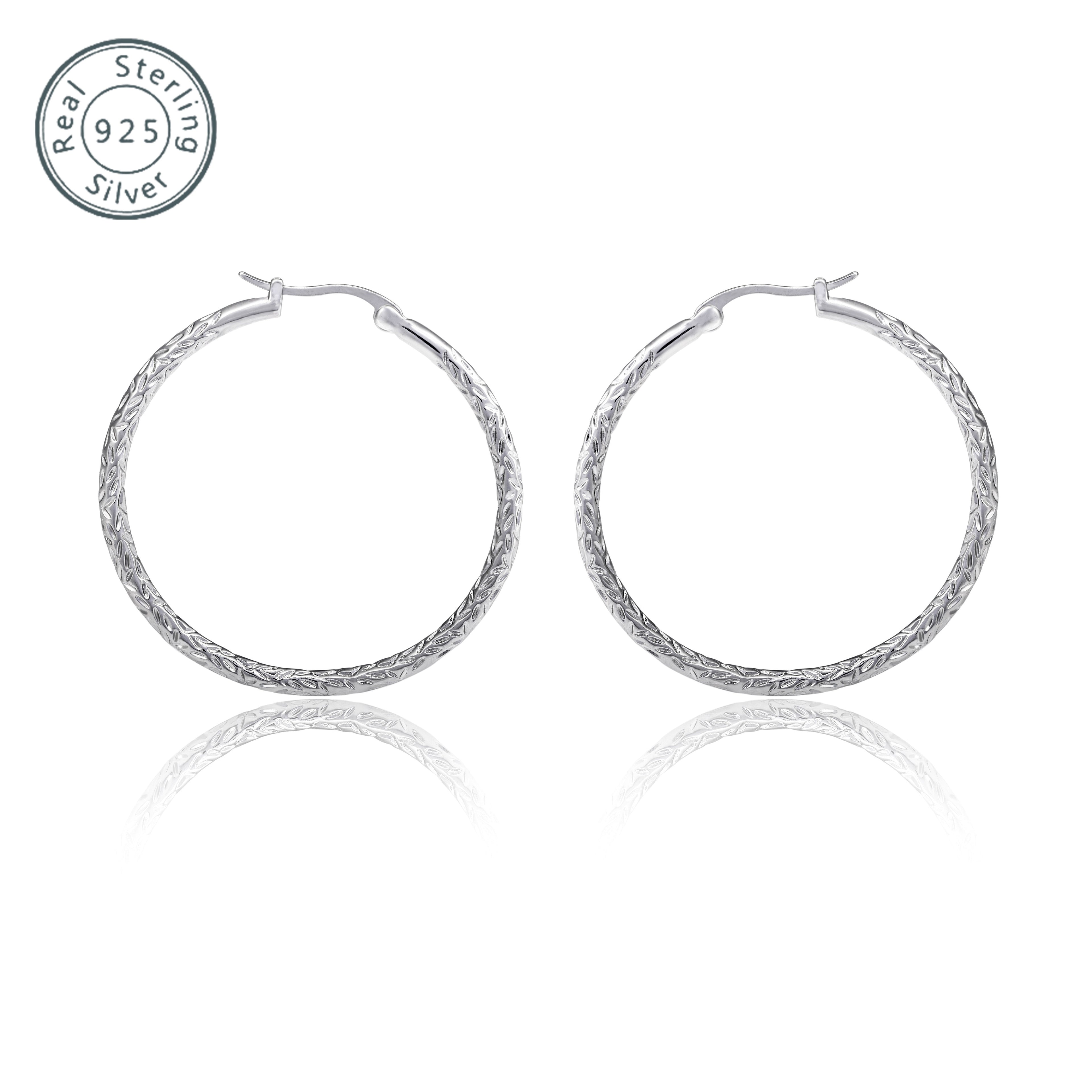 925 silver made fashionable engraved simple circle earrings, fashionable and simple, suitable for daily wear, parties, weddings, perfect gift for wife, girlfriend, family, friends, classmates, comes with a high-quality gift box