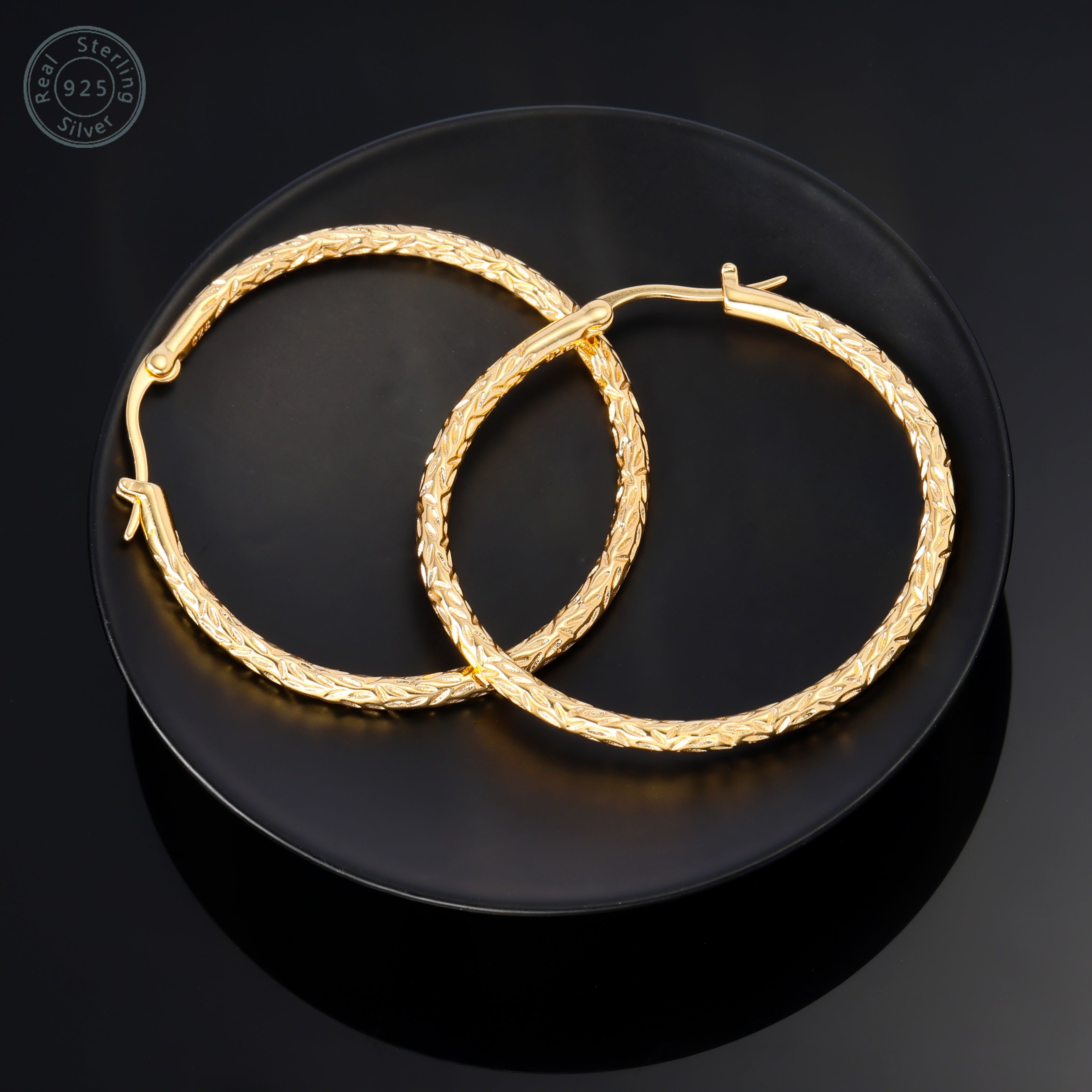 925 silver made fashionable engraved simple circle earrings, fashionable and simple, suitable for daily wear, parties, weddings, perfect gift for wife, girlfriend, family, friends, classmates, comes with a high-quality gift box
